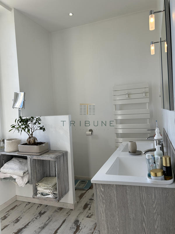 Maison - 262 m² - 9 pièces