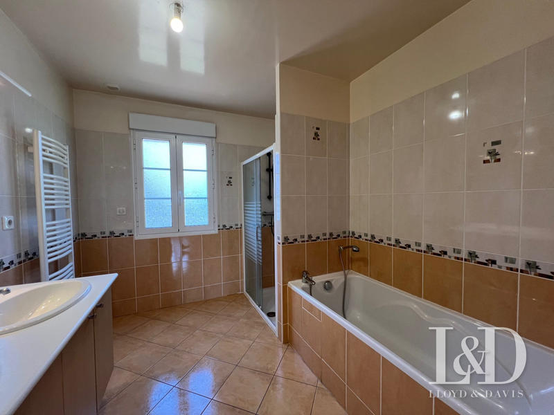 Maison - 204 m² - 7 pièces