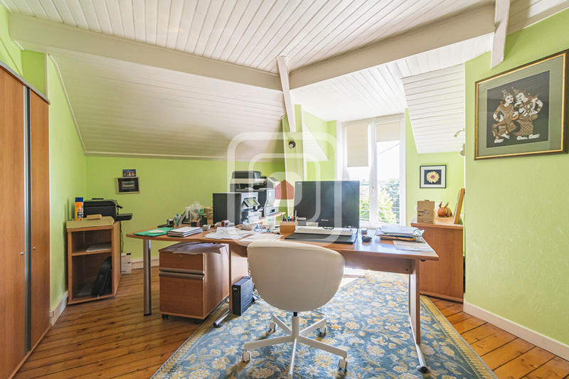 Maison - 217 m² - 8 pièces