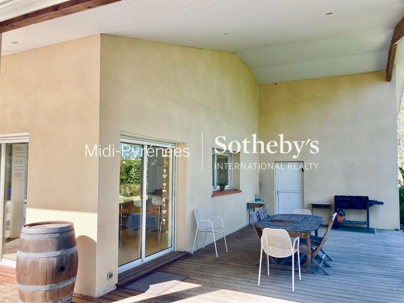 Maison - 230 m² - 6 pièces