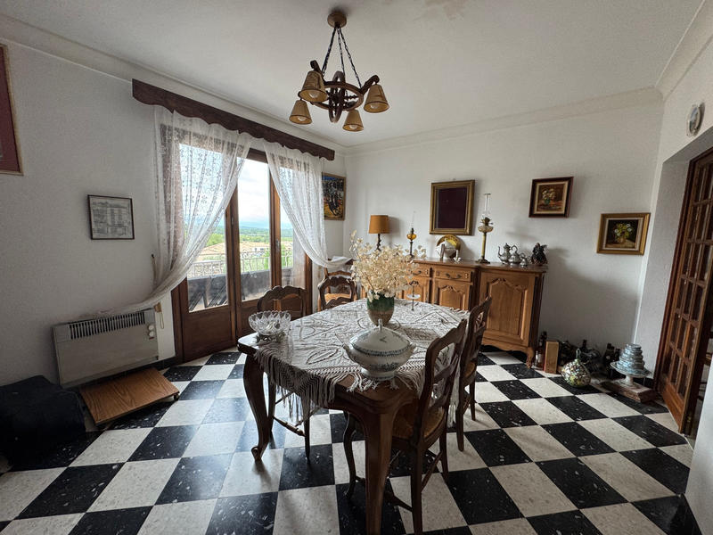 Maison - 213 m² - 7 pièces