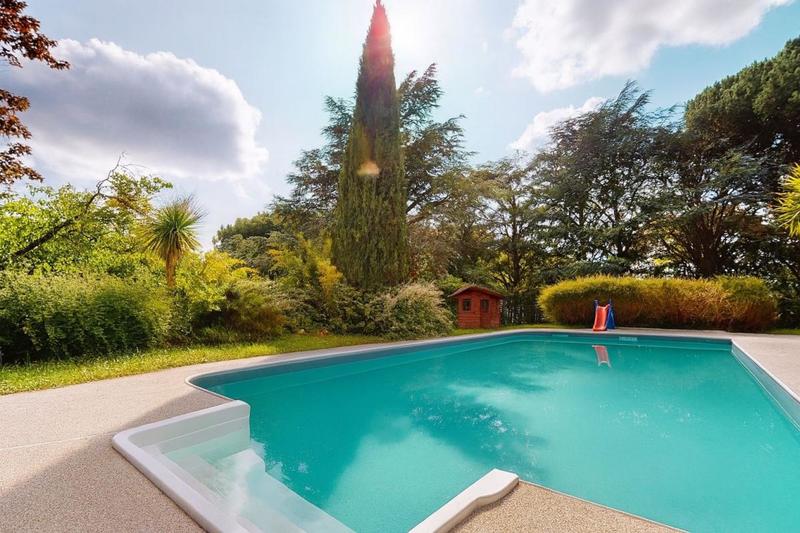 Maison - 300 m² - 9 pièces