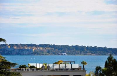 Appartement - 90 m² - 3 pièces