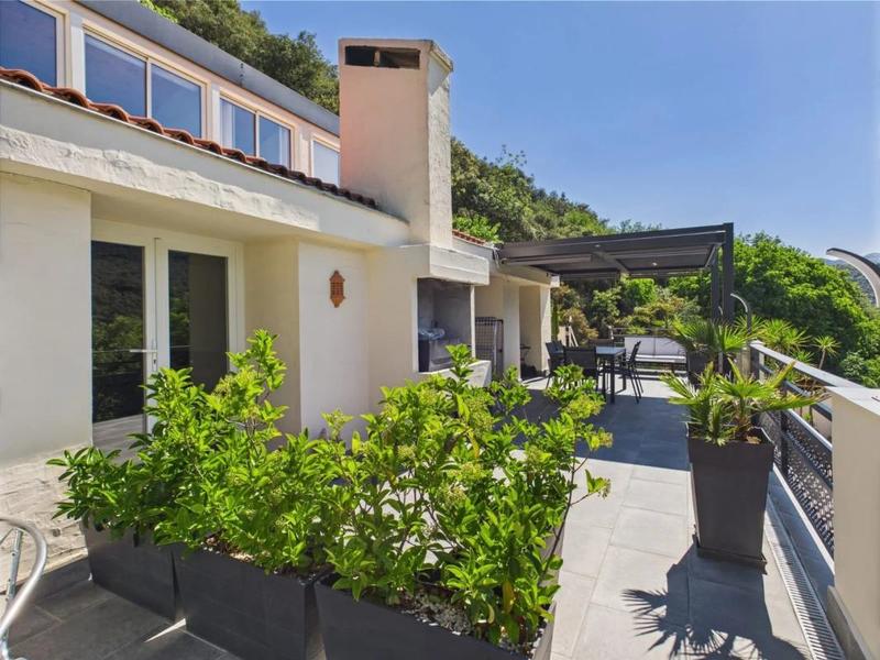 Propriété - 288 m² - 12 pièces