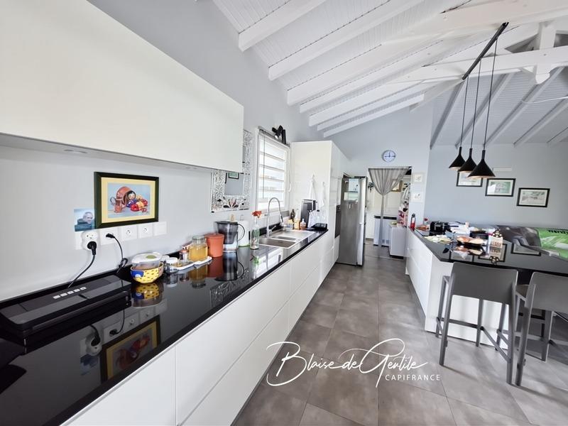 Maison - 111 m² - 4 pièces