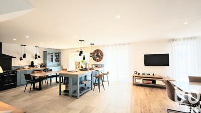 Maison - 240 m² - 10 pièces