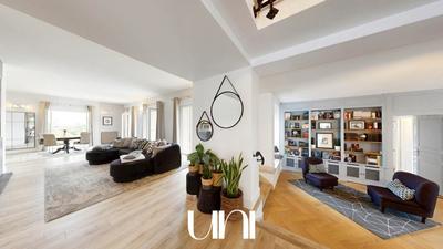 Maison - 260 m² - 6 pièces