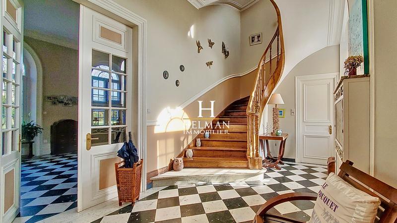 Maison - 316 m² - 12 pièces