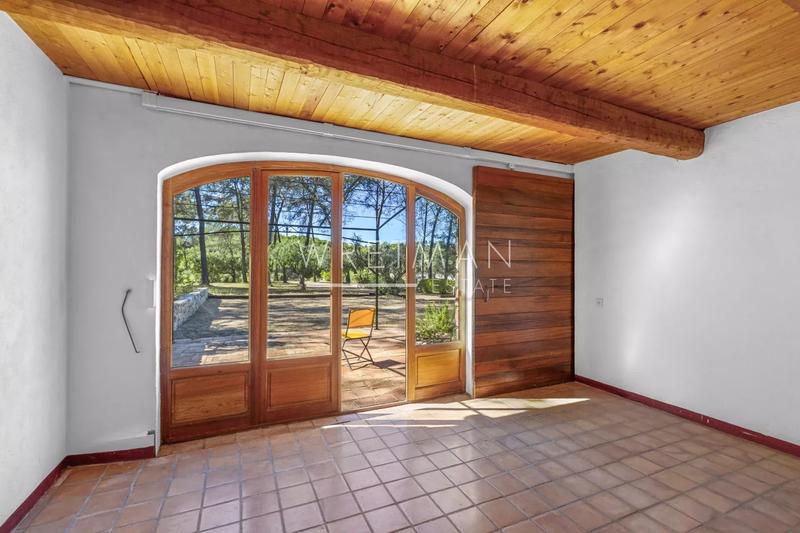 Propriété - 340 m² - 9 pièces