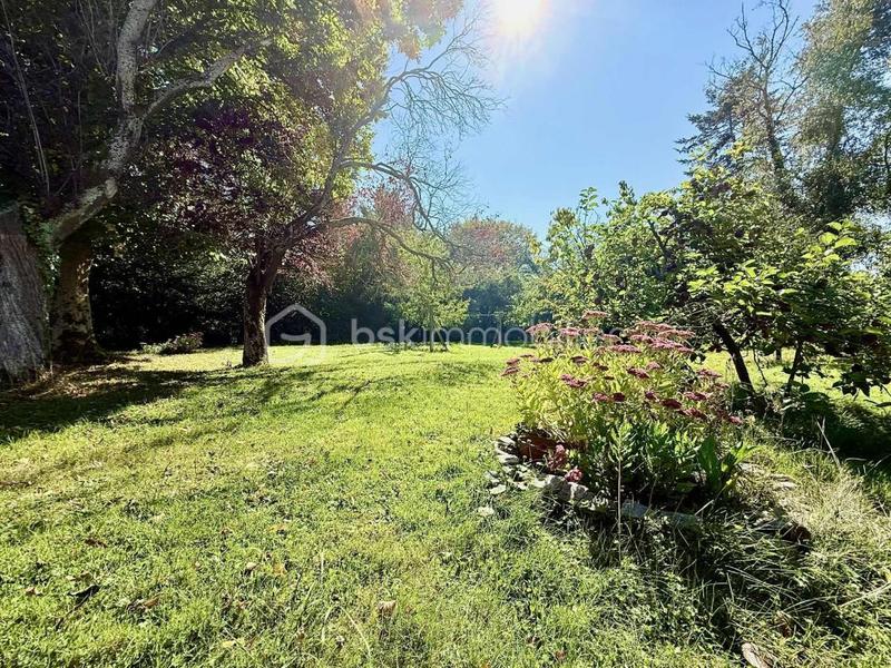 Maison - 256 m² - 9 pièces