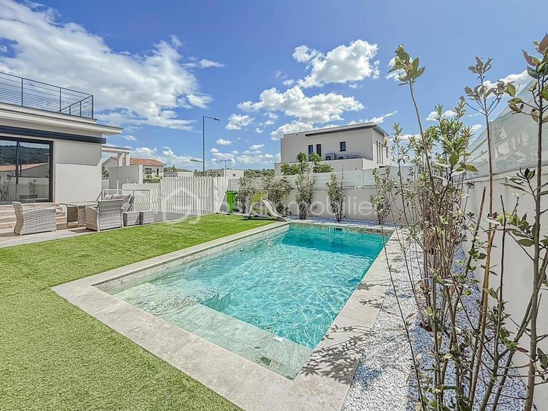 Maison - 104 m² - 5 pièces