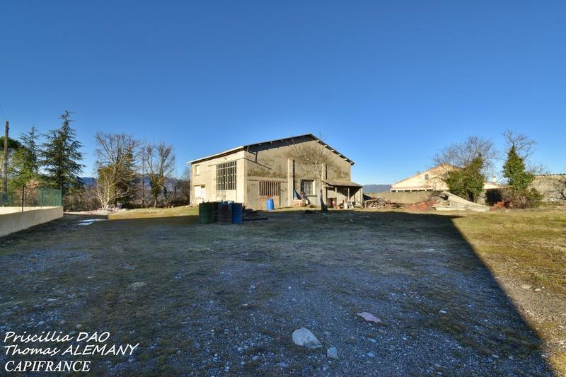 Terrain constructible - 2 500 m²