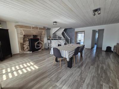 Maison de village - 254 m² - 10 pièces