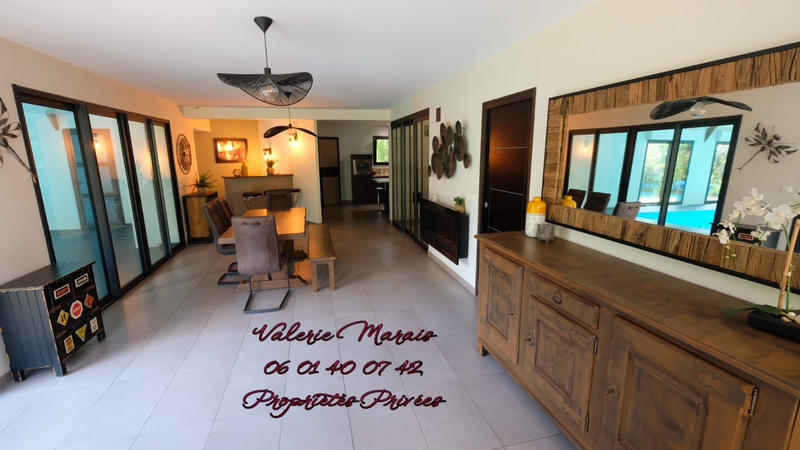 Maison - 230 m² - 6 pièces