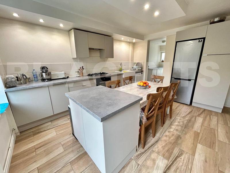 Briarde - 269 m² - 10 pièces