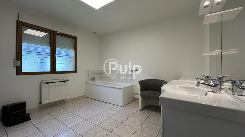 Pavillon - 180 m² - 8 pièces