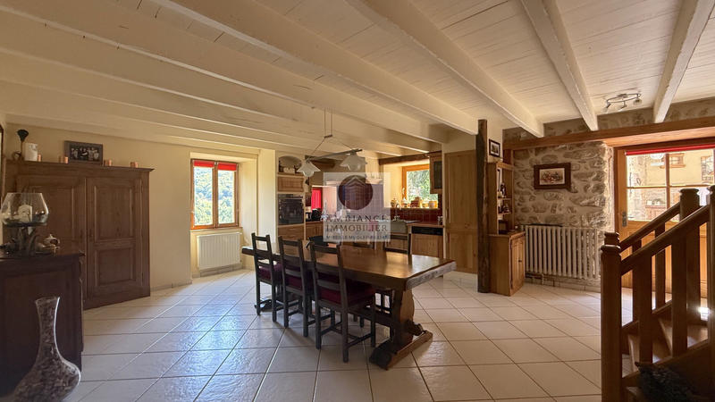 Maison - 218 m² - 7 pièces