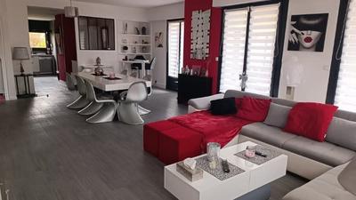 Maison traditionnelle - 200 m² - 7 pièces