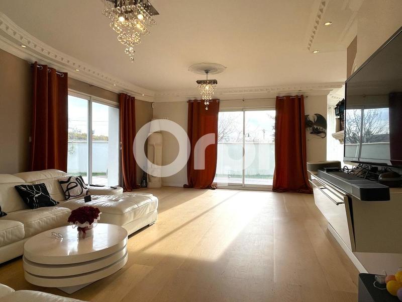 Maison - 265 m² - 7 pièces