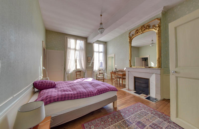 Maison - 280 m² - 12 pièces