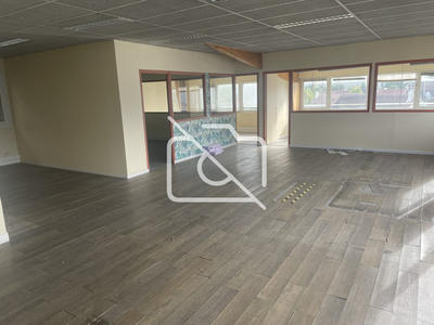 Entrepôt - 1 657 m²