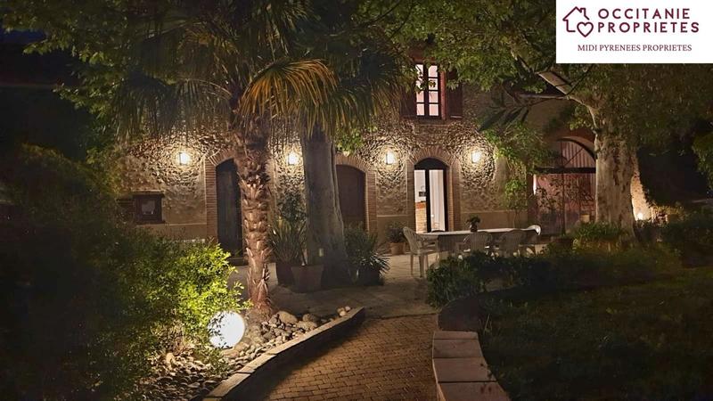 Propriété - 402 m² - 14 pièces