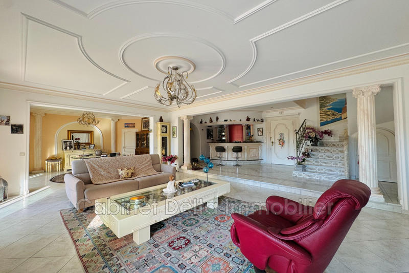 Maison - 250 m² - 3 pièces