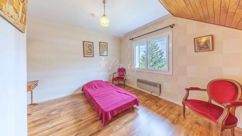 Maison - 253 m² - 7 pièces