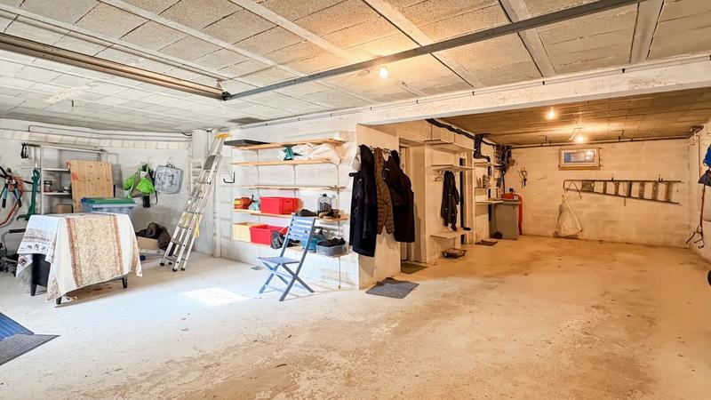 Maison - 202 m² - 9 pièces