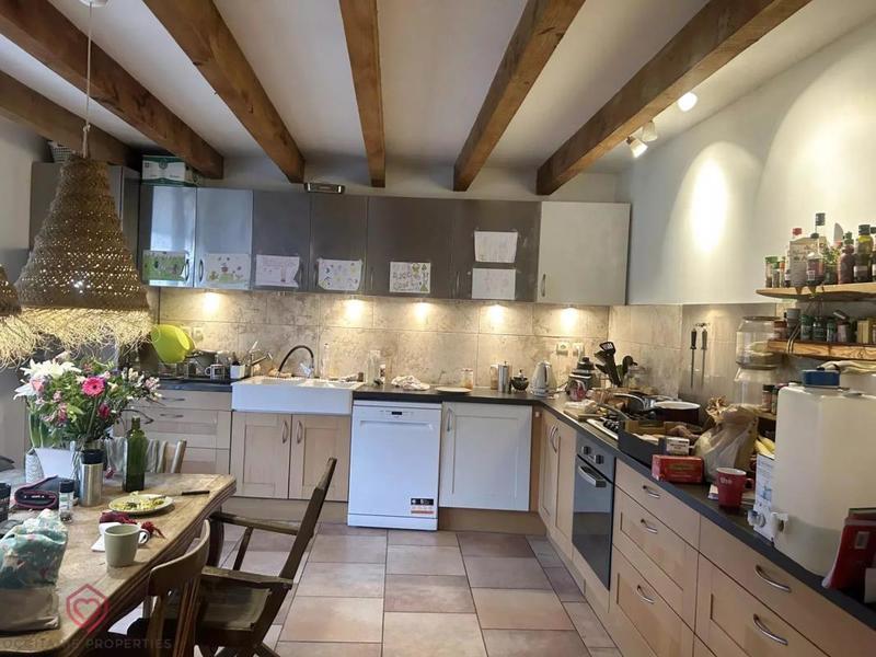 Propriété - 207 m² - 12 pièces