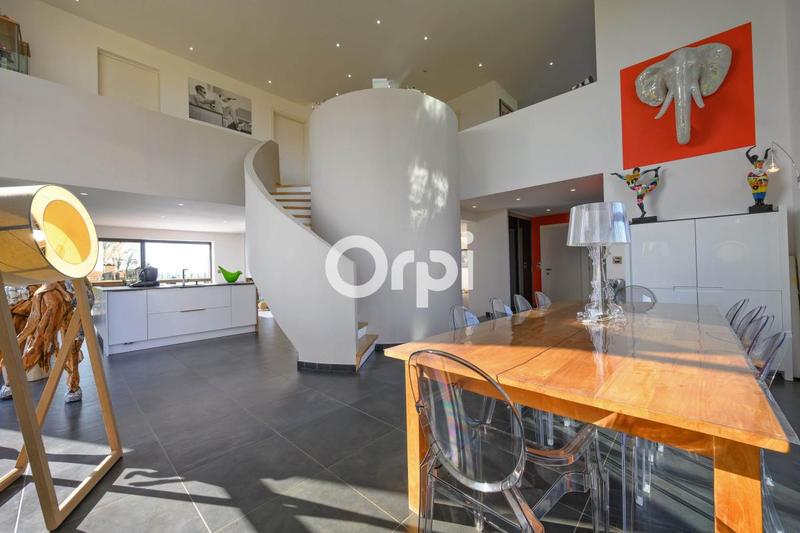 Maison - 232 m² - 6 pièces