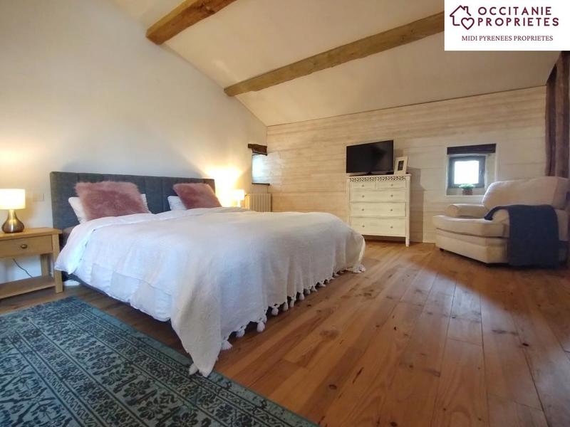 Maison ancienne - 530 m² - 12 pièces