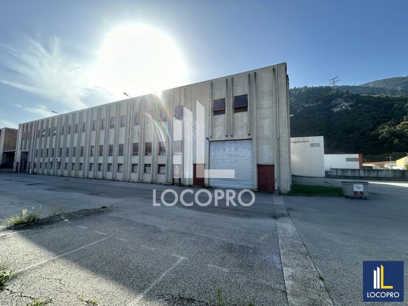 Local d'activité / Entrepôt - 3 000 m²