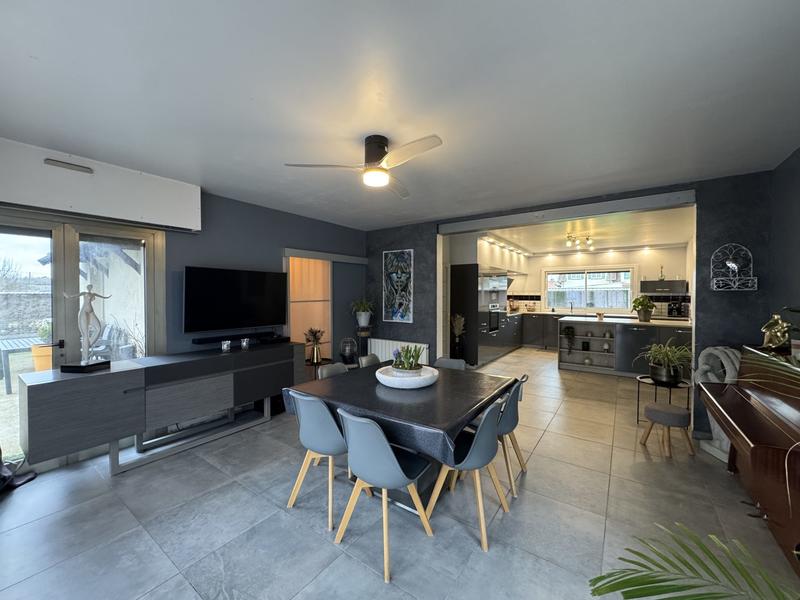 Maison - 210 m² - 6 pièces