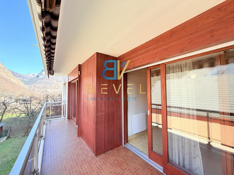 Appartement - 90 m² - 3 pièces