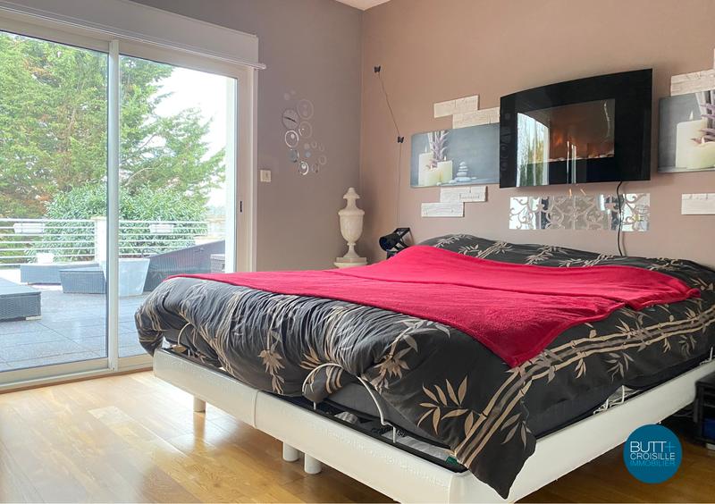 Maison - 260 m² - 9 pièces