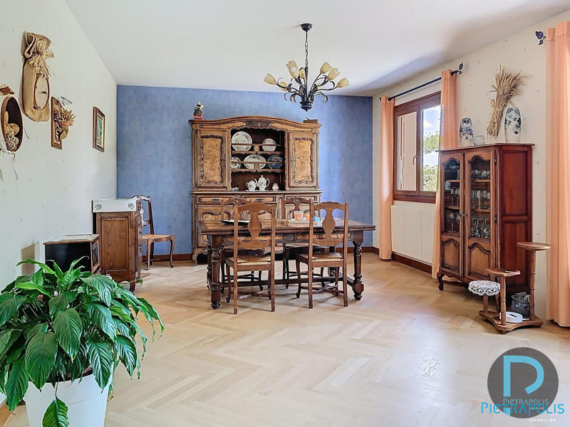 Maison - 202 m² - 6 pièces