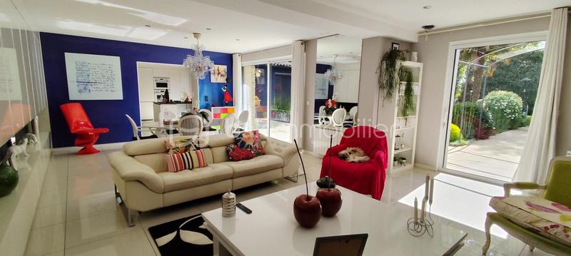 Propriété - 277 m² - 10 pièces