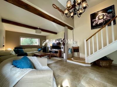 Demeure - 169 m² - 8 pièces