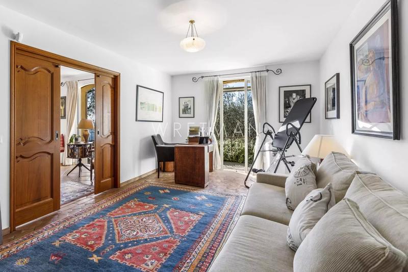 Maison - 240 m² - 6 pièces