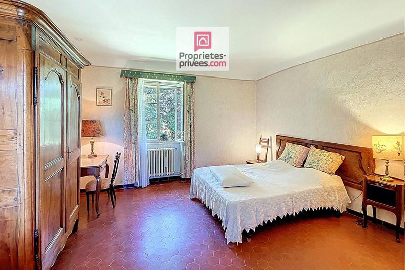 Maison - 185 m² - 9 pièces