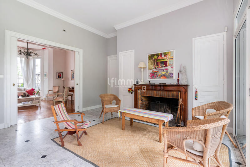 Maison - 350 m² - 15 pièces