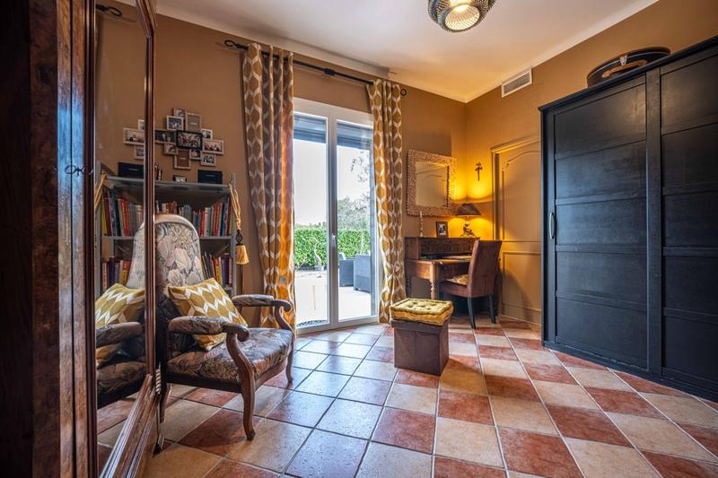 Maison - 220 m² - 7 pièces