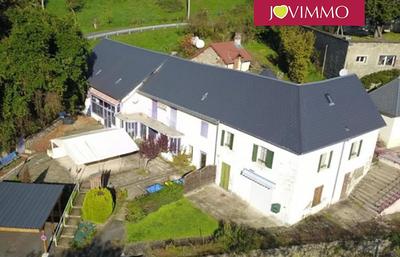 Maison - 335 m² - 16 pièces