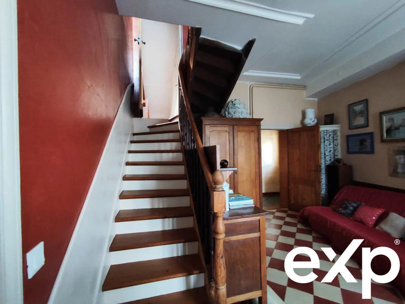 Maison - 248 m² - 6 pièces