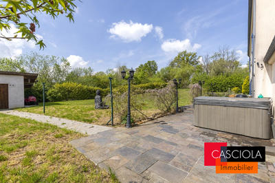 Maison - 212 m² - 9 pièces