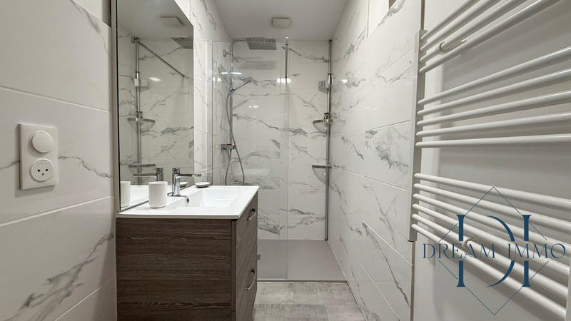 Maison - 271 m² - 9 pièces