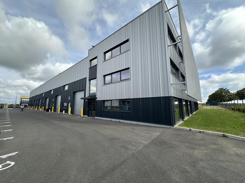 Local d'activités - 300 m² - 1 pièce