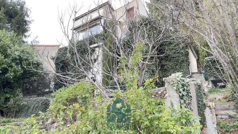 Propriété - 211 m² - 8 pièces