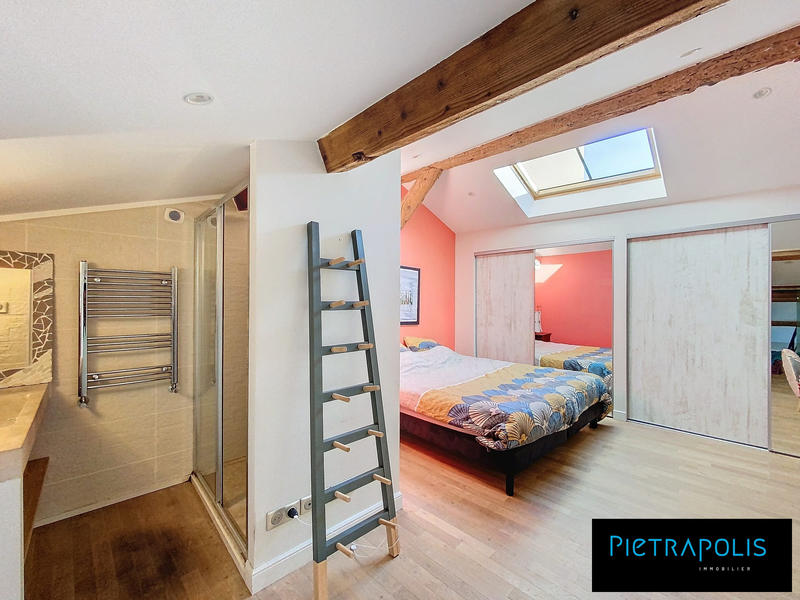 Maison - 236 m² - 7 pièces